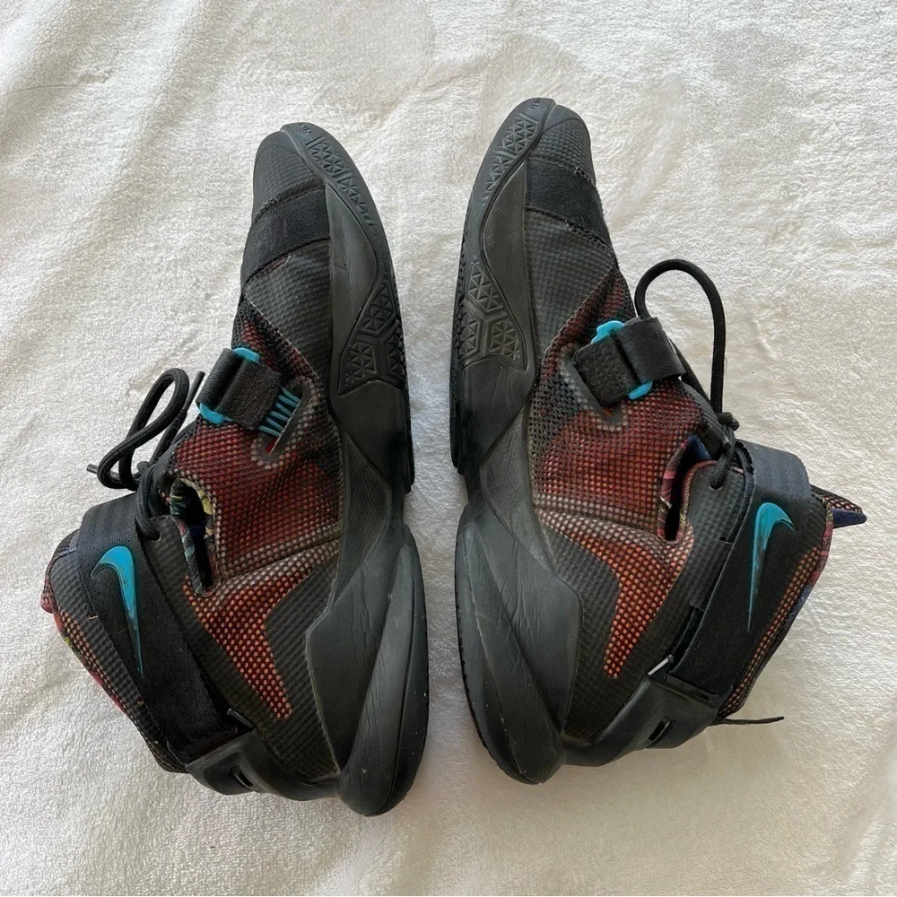 NIKE Lebron Zoom Soldier 9 Sneakers